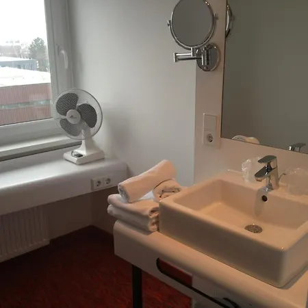 Hb1 Budget - Contactless Check In 3*