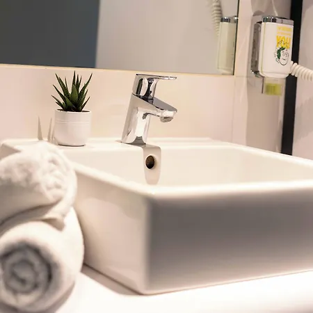 Otel Sleeep Wiener Neudorf